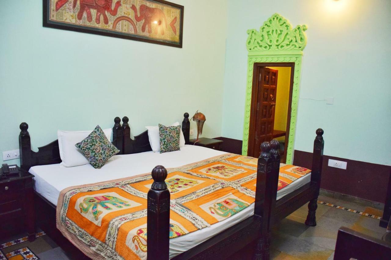 Hotel Kurabar Kothi Удайпур Экстерьер фото